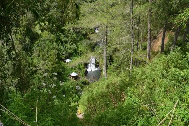 Air terjuan sarambu toraja