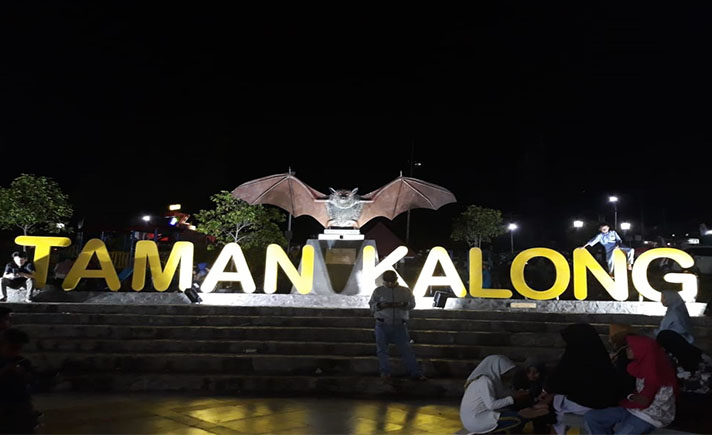 taman kalong soppeng di malam hari