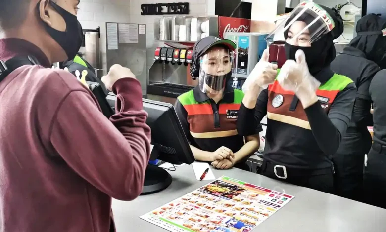 burger king makassar pekerjakan teman tuli