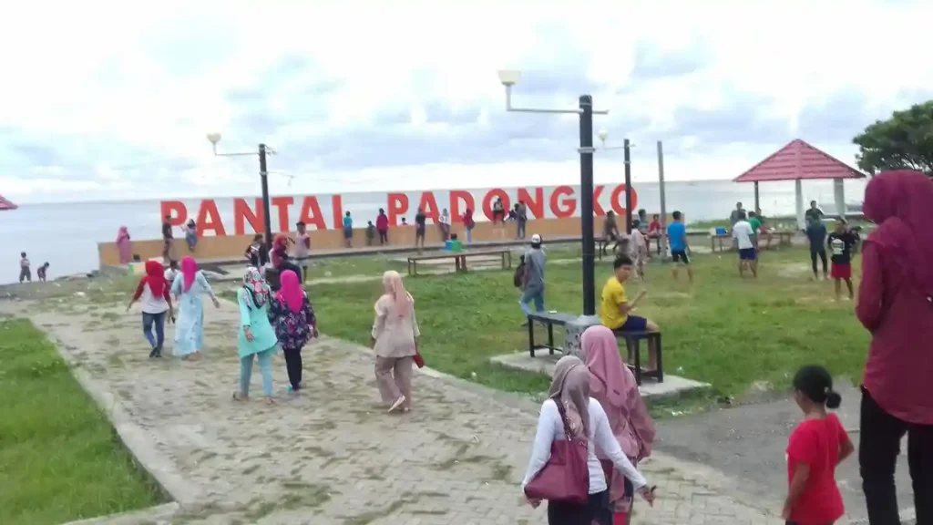 pantai padongko barru