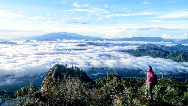 gunung sesean toraja situs megalitikum