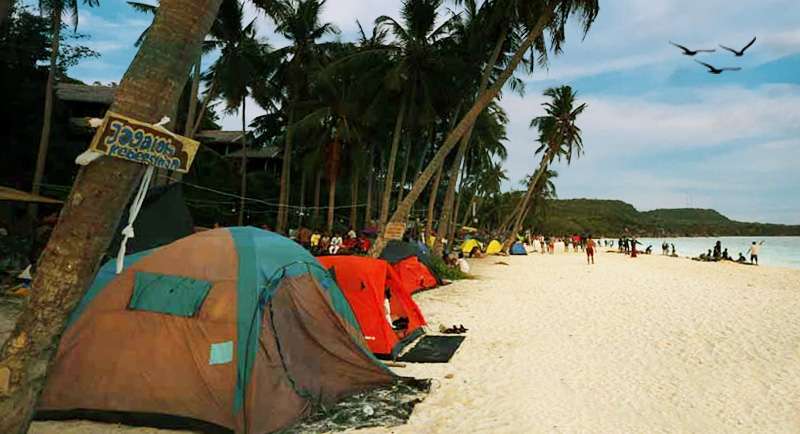 Camping di Pantai Bara | Sumber : pantainesia.com