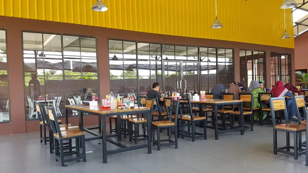 kampoeng kuliner makassar tempat berbuka favorit
