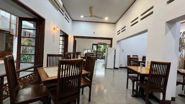 mama toko kue serui makassar