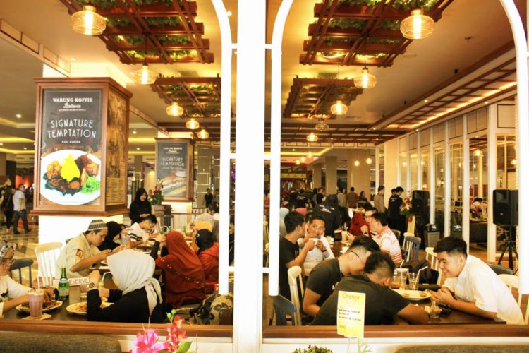 Warung Koffie Batavia tempat buka puasa favorit makassar phinisi point 